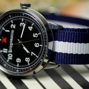 Men&#39;s Cool Military WristWatch - Rare Vintage Style Timepiece for Wrists