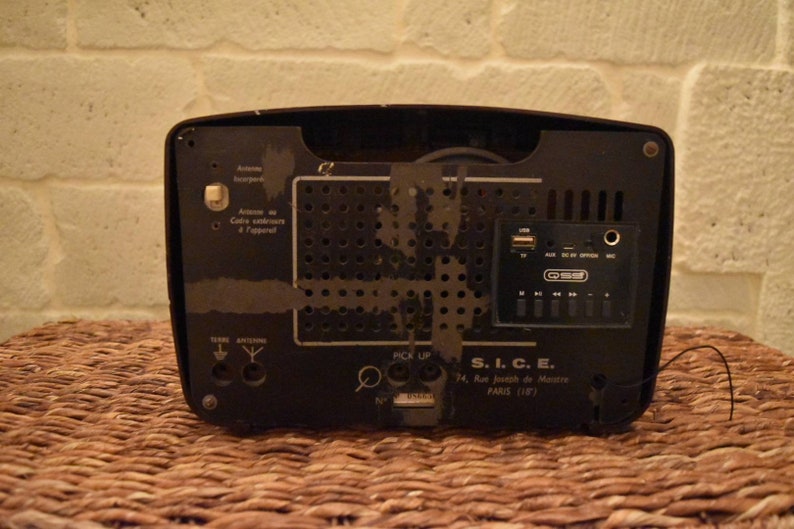 Vintage portable bluetooth speaker
