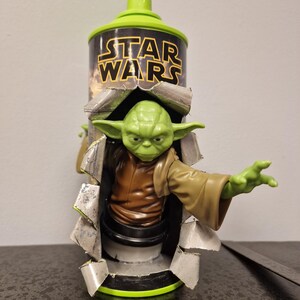 Bombe de peinture custom star wars – Figurine yoda pop culture artisanale