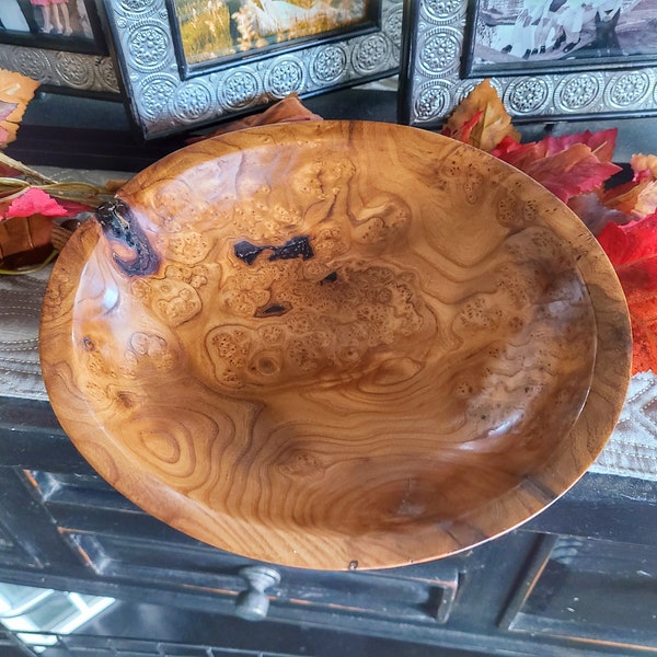 Wooden bowl made of Box Elder Burl.