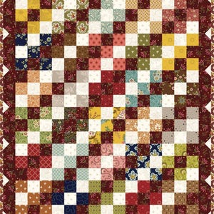 Puede incluir: Un edredón de patchwork con un patrón de tablero de ajedrez. Los cuadrados son de varios colores, incluyendo rojo, amarillo, azul y verde, con diseños florales y estampados. El edredón tiene un borde festoneado con un borde floral.