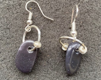 Pendientes de escoria morada