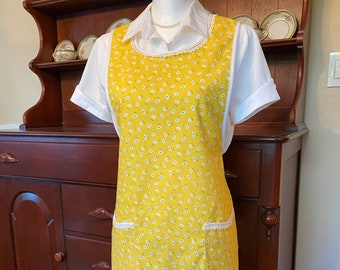 Vintage apron, retro apron, 1960-1970 apron, full Coverage apron, yellow apron with lace.