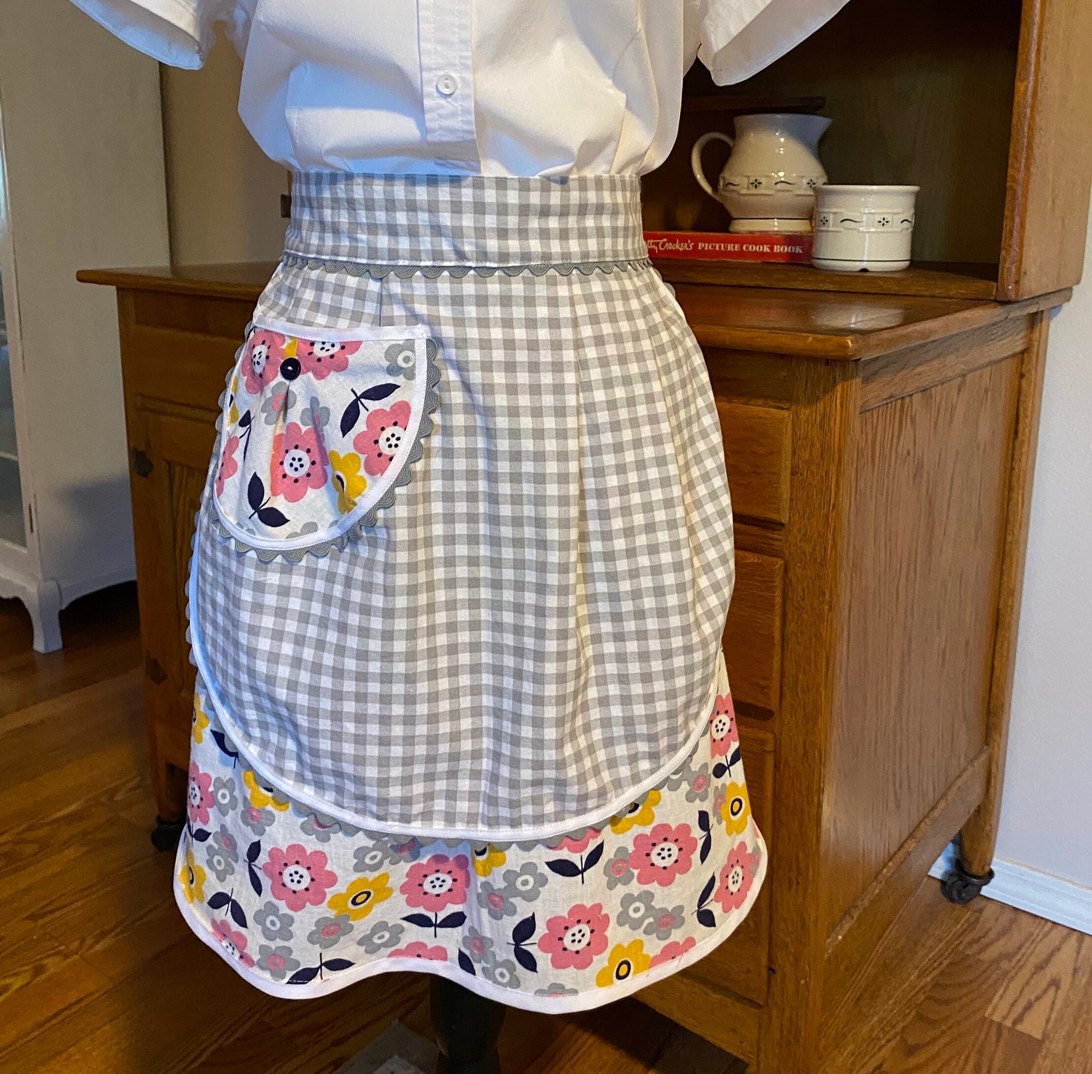Sallie~ Vintage Apron, Retro Waist Apron, Gray Gingham Waist Sallie~ Vintage Apron, Retro Waist Apron, Gray Gingham Waist