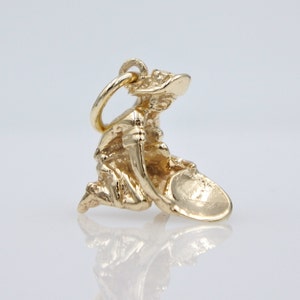 Solid 9ct Gold Gold Panner Charm Pendant