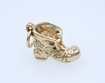 Solid 9ct Gold Old Boot Charm Pendant