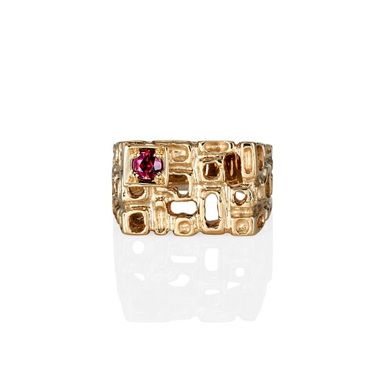 Solid 9ct Yellow Gold Ruby Stonework Ring - image 2