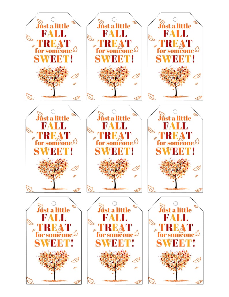 Op de afbeelding: Negen printbare cadeaulabels met een gestileerde oranje, gele en rode boom met bladeren. De labels hebben de tekst "Just a little FALL TREAT for someone SWEET!" op elk label.