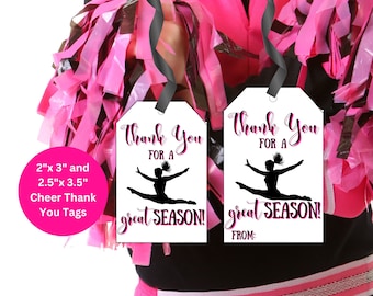 Könnte beinhalten: Zwei weiße Dankeschön-Etiketten mit schwarzem Text und einer schwarzen Silhouette einer Cheerleaderin. Der Text lautet "Vielen Dank für eine tolle Saison!" Die Etiketten sind 2 Zoll mal 3 Zoll und 2,5 Zoll mal 3,5 Zoll groß.