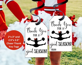 Könnte beinhalten: Zwei weiße Dankeschön-Etiketten mit schwarzem Text und einer schwarzen Silhouette einer Cheerleaderin im Spagat mit Pompons. Der Text lautet "Vielen Dank für eine tolle Saison!" und "Von:"