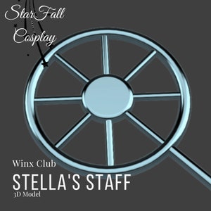Op de afbeelding: Een zilverkleurige, achtpuntige sterrenstaf met een rond midden. De staf is een 3D-model van Stella's staf uit de Winx Club.