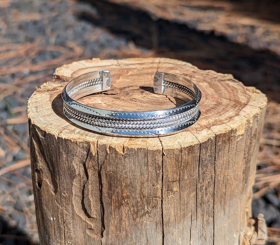 Incredible Coiled Vintage Native American Navajo Gaspeite Sterling Silver Bracelet Incredible Coiled Vintage Native American Navajo Gaspeite Sterling Silver Bracelet
