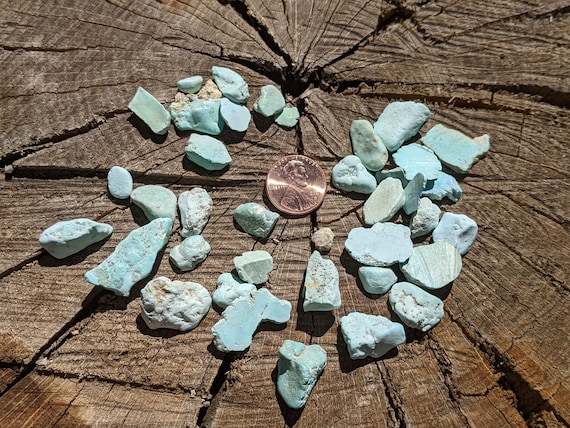 Loose Turquoise Stones, for Crafts Jewelry Making, Green and Blue Shades,  Rough Cut Ready for Earrings Rings Necklace Beaddings, 30 Pieces 