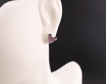 Pendientes de Mickey Mouse en plata de ley con un divertido diseño de esmalte.