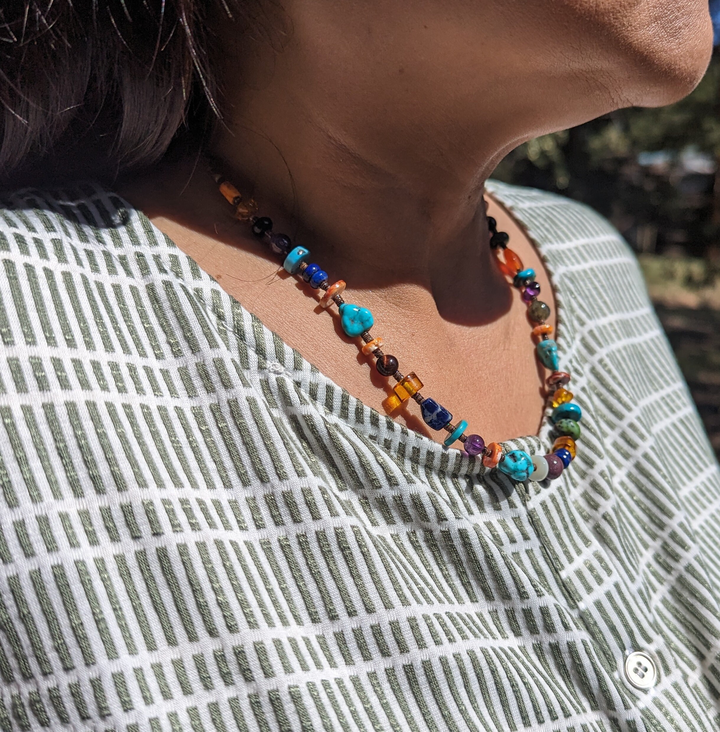 Navajojewelry ナバホ族のネックレス ハンドメイド ビーズ 様々な石 南