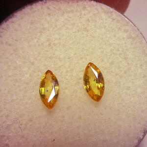 LADY BUG SAPPHIRE – Kenya – Pair of Yellow-Gold 6 x 3 mm Marquises – Natural Material - Vintage 1990s - Made Between India & Maine