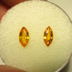 LADY BUG SAPPHIRE – Kenya – Pair of Yellow-Gold 6.7 x 3.4 mm Marquises – Natural Material - Vintage 1990s - Made Between India & Maine