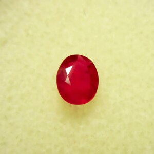 THAI FACETTED RUBY – 5 x 4 mm Facetted Oval – Rich Red Color - Natural Material - Made between Thailand & Maine