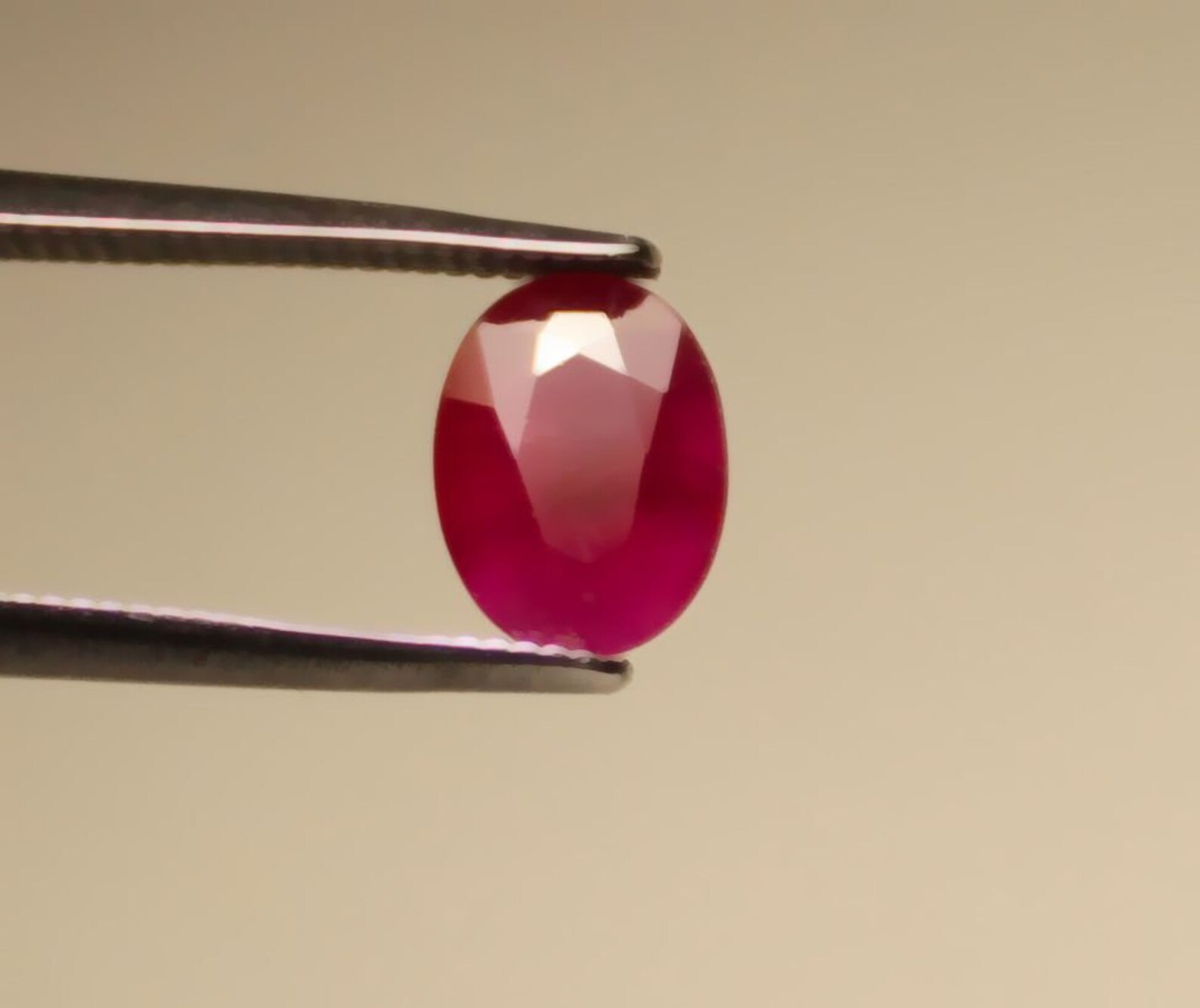 THAI FACETTED RUBY – 8 X 6 Mm Facetted Oval – Red Color - Vintage ...