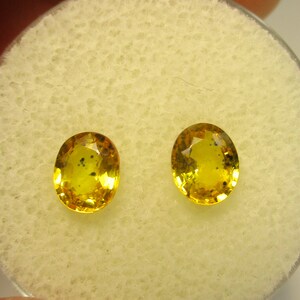 LADY BUG SAPPHIRE – Kenya – Pair of Yellow 6 x 5 mm Ovals – Natural Material - Vintage 1990s - Made Between India & Maine