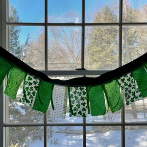 Irlandese e orgoglioso!! Bellissima ghirlanda verde vibrante fatta a mano per il giorno di San Patrizio, mostra il tuo verde !! Cottage chic, arredamento primaverile della fattoria