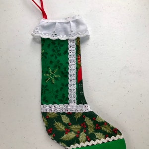 手作りパッチワークのクリスマスストッキングオーナメント、レトロなホリデーデコレーション