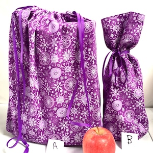 Urlaub / Winter Kordelzugbeutel, Schöner lila Stoff mit weißen Schneeflocken, Perfekt zum Verpacken von Geschenken für Kinder / Erwachsene, Wiederverwendbar, Grün!