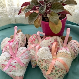 Romantisk rosa trasigt hjärtornament, shabby chic-dekor, bröllopsgåva