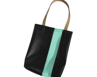 Bolso tote de rayas de vinilo/cuero sintético vegano negro y aguamarina / bolso de mano de neón / bolso de hombro de PVC / tote de plástico