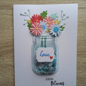 Tarjeta de felicitación hecha a mano con forma de coctelera