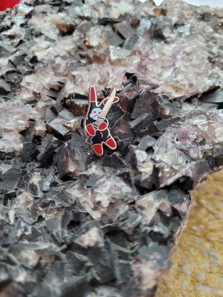 Lula + Knife Pin