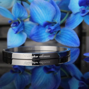 Fine bangle bracelet in 316L stainless steel with message Inspirational phrases Width 4 mm Several messages to choose from Color to choose from image 4