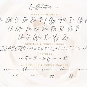 Peut inclure: Une charte de police montrant les lettres majuscules et minuscules, les chiffres, les signes de ponctuation et les ligatures de la police La Beauties. La police est un style d'&eacute;criture manuscrite avec une touche d&eacute;licate et &eacute;l&eacute;gante.