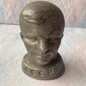 Replica of the Bust Yuri Gagarin - Metal Figurine - Space man Cosmos - Home Decor #2