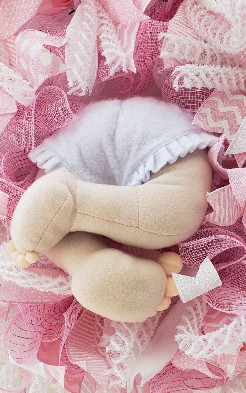 Girl Gift Pink Wreath Baby Nursery Butt Door Hanger It/'s a Girl