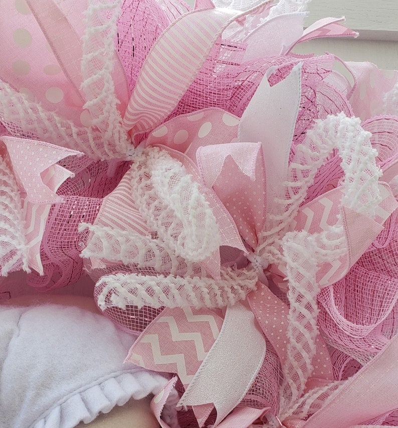Girl Gift Pink Wreath Baby Nursery Butt Door Hanger It/'s a Girl