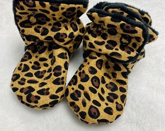 baby booties/crib shoes/leopard print/leopard theme/0-6 months/baby shower/homecoming gift/ships next day/cheetah print/baby girl booties