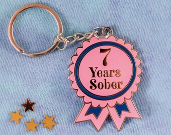 Chaveiro de 7 anos de sobriedade da Sober Girl Society