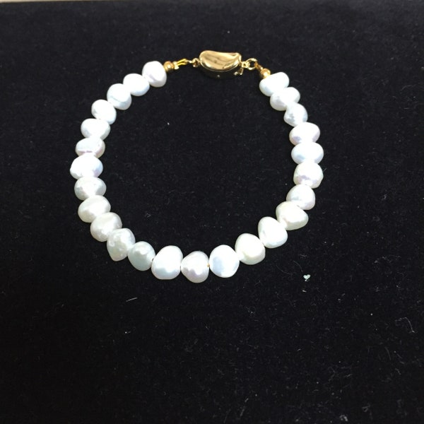 Bracelet with freshwater pearls