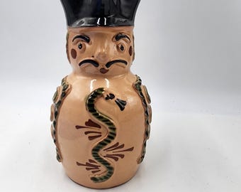 ヴィンテージ Zsürizte ネピ ハンガリーの民芸品の水差し。高さ13