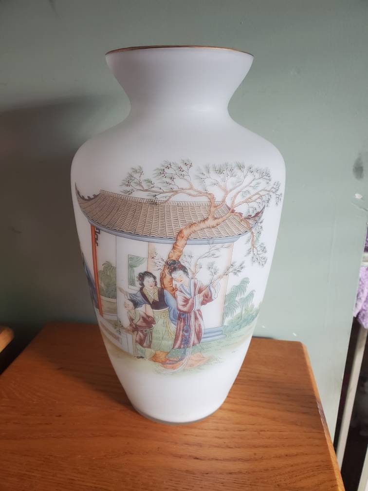 ミッドセンチュリーモダンオパールホワイト花瓶中国転写プリントシーン