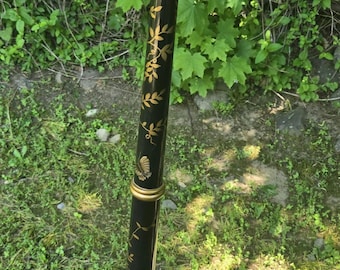 Antiek/vintage laat 20e-eeuwse chinoiserie met vergulde gelakte houten vloerlampen - 56" hoog en voet: 10" vierkante boomvlindervogel