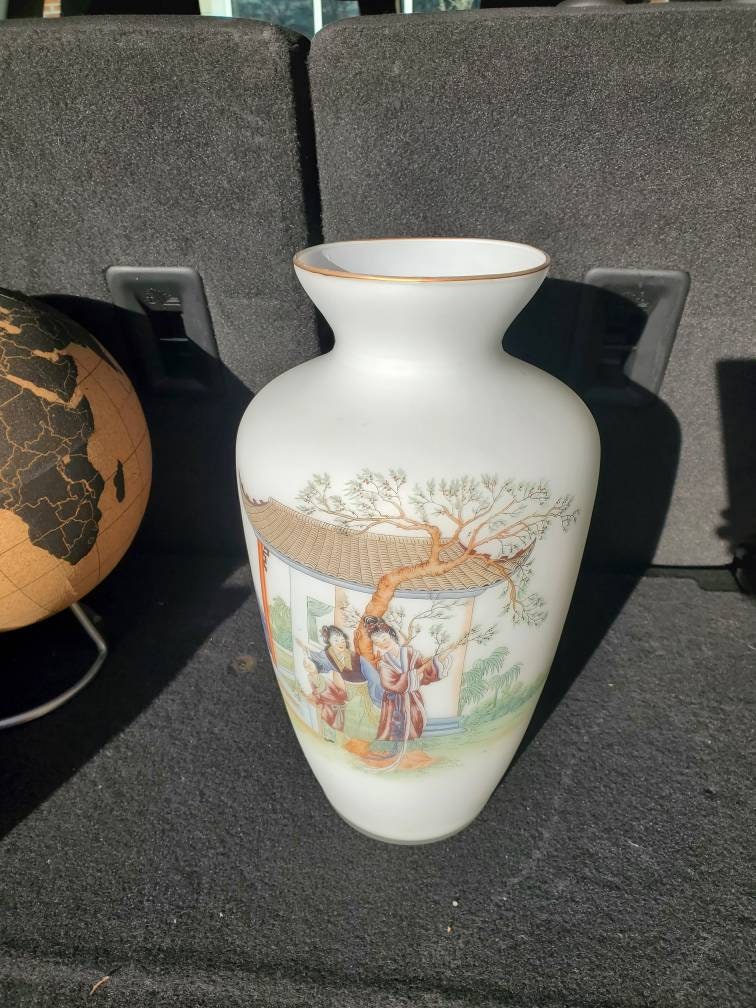 ミッドセンチュリーモダンオパールホワイト花瓶中国転写プリントシーン