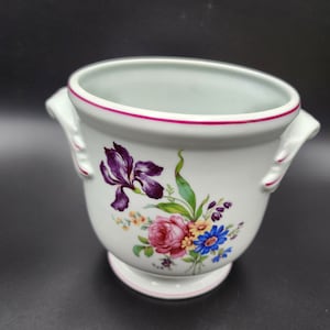 Ceramic vase by Vista Alegre Portugal floral 6.25 high 6.25" diameter
