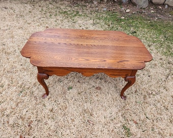 Vintage scallop coffee table solid tiger and quarter sawn oak coffee table 42"wide. 25"wide 18" high scallops queen ann legs