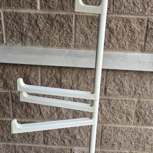 Vintage Coat Rack by Makio Hasuike for Gedy Italy, 1960s Dimensions 15.75ʺW × 13.78ʺD × 62.99ʺH cream off white date  60 to 69