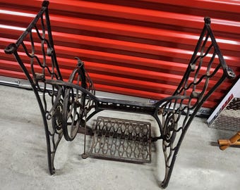 Máquina de coser a pedal Singer Mesa de hierro fundido BASE Y PATAS SOLAMENTE grano