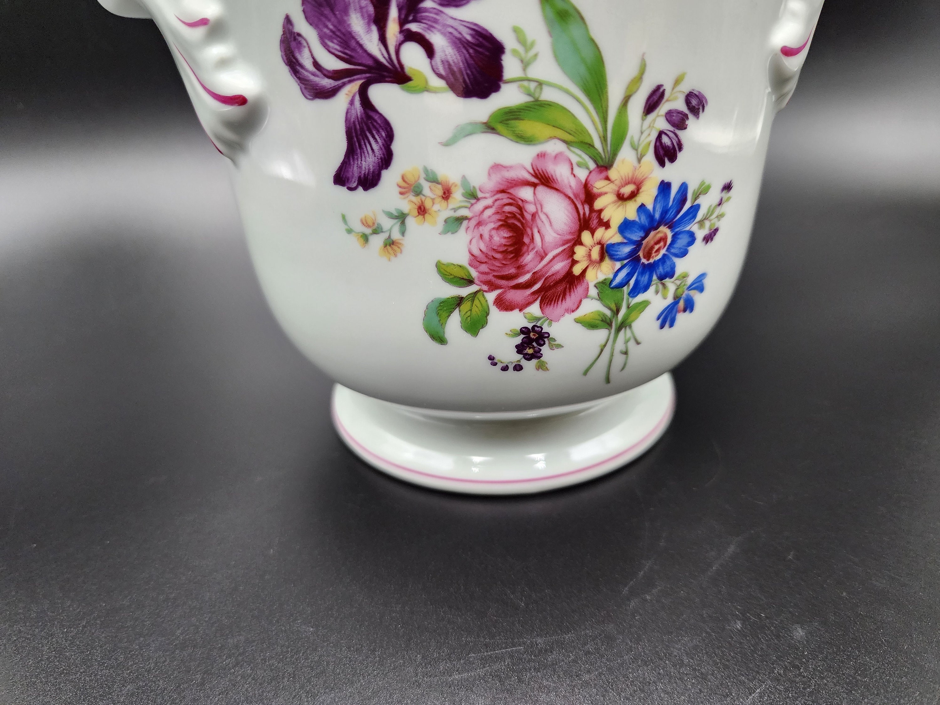 Vista Alegre 製陶器の花瓶 ポルトガル 花柄 高さ 6.25 インチ 直径