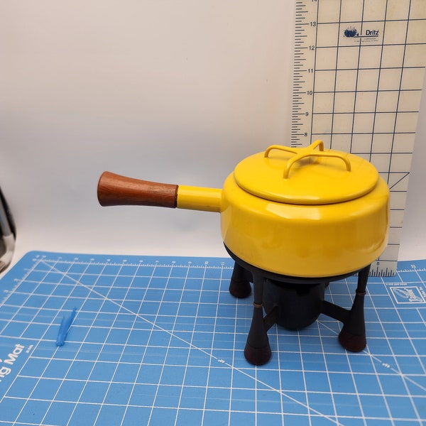 Mid century modern Dansk Danmark kobenstyle ihq fondue pot yellow teak cast iron base France enamel