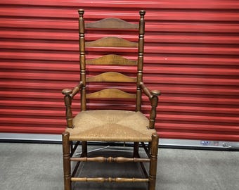 Krzesło z podłokietnikami klonowymi w stylu Shaker z 1900 r., mocowane do ramy Libanu. Styl NY